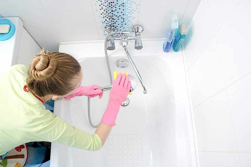 Best Way To Clean The Bathtub – Helping Hands Cleaning Services Best Way To Clean The Bathtub | Helping Hands Cleaning Services